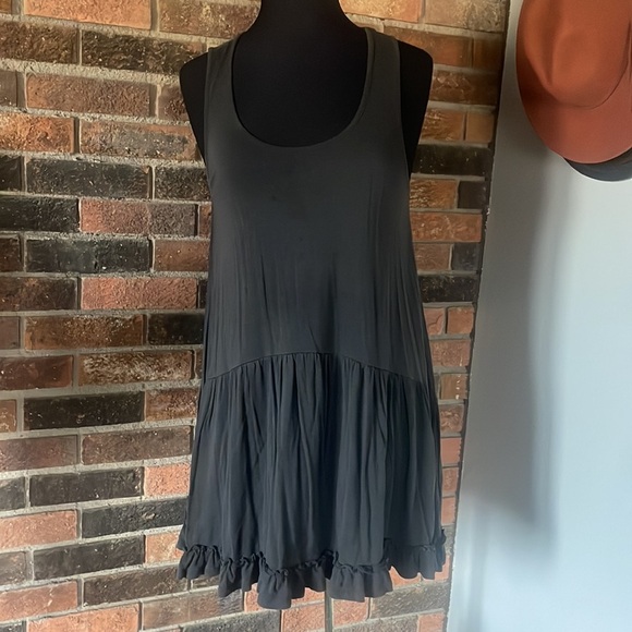 Easel gray Charcoal top with ruffle bottom - Picture 1 of 6